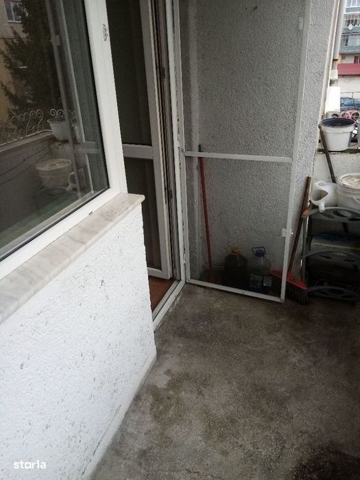 Apartament 4 camere decomandat,Simeria- zonă centrală