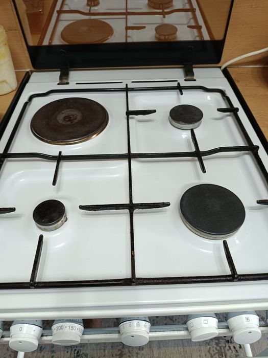 Продам газ плиту