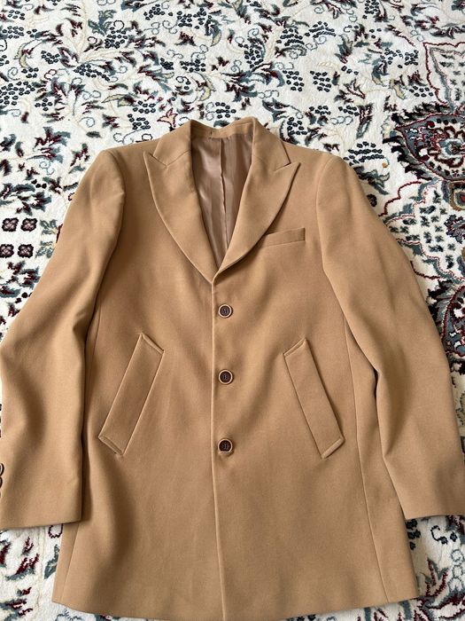 Пальто бежевое Новое