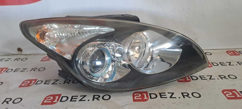 Far dreapta Hyundai i30 cu lupa fara xenon Halogen