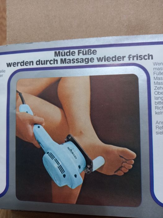 Прекрасен немски масажор с 9 преставки и стойка метален