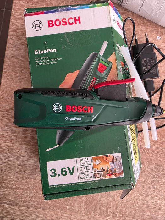 Pistol de lipit cu baghete de adeziv Bosch GluePen 1.5Ah 3.6V Negru Verde