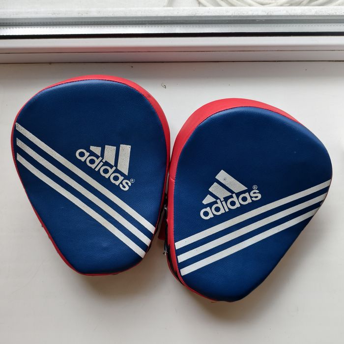 Надежные лапы адидас