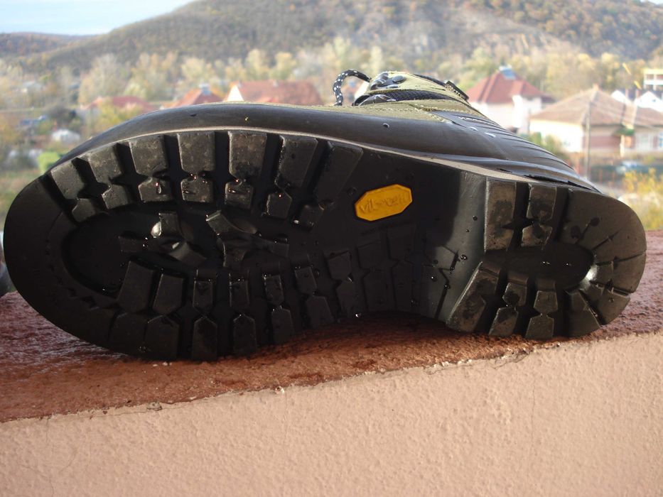 Bocanci munte Raichle GTX 39