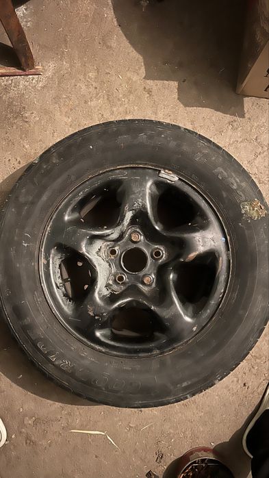 R16 диск с летней резиной 226/65/16