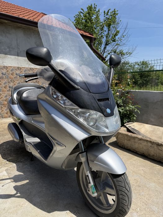 Скутер модел PIAGGIO x8 2005 г