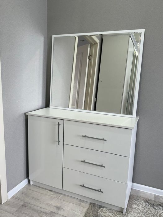 Продается спальная гарнитура