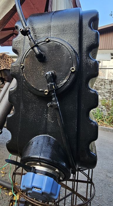 Бак мочевины с ключами