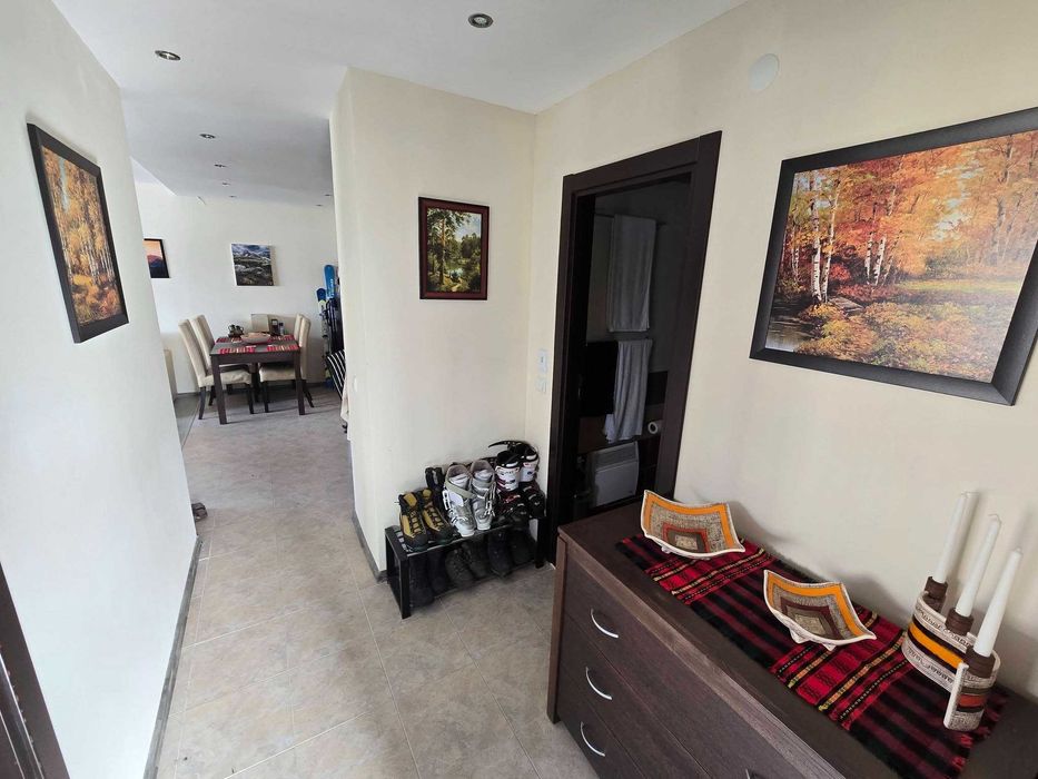 Тристаен апартамент до ски лифта и красива гледка за продажба в Банско