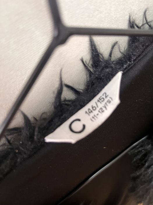 Продавам детска жилетка, елече 6г, 10г и 11г