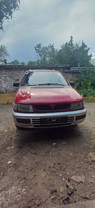 Машина Mitsubishi Space runner