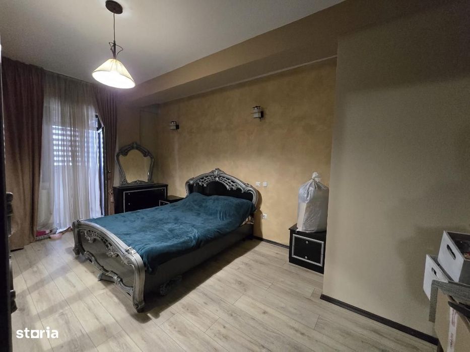 De vanzare Apartament 3 camere, zona Arex Bloc Nou.