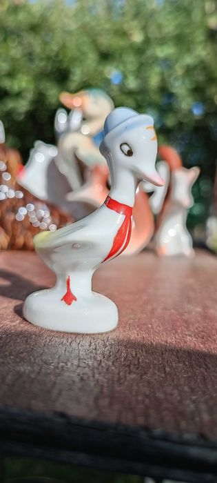 Bibeloruri de ceramica si portelan, foarte vechi.