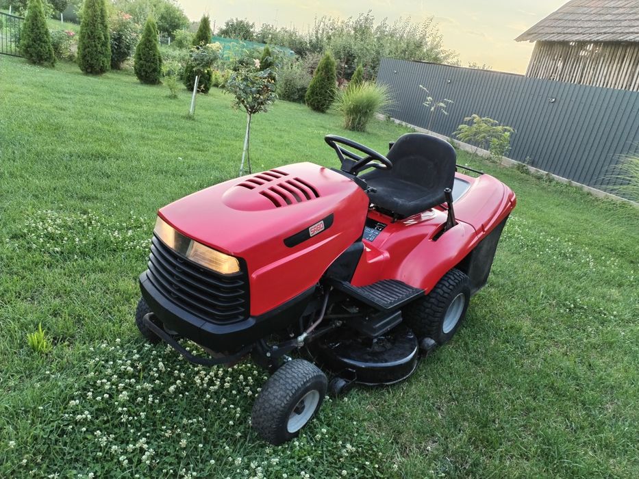 Tractoras tuns iarba