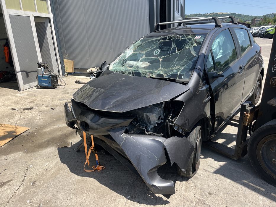 Toyota Yaris Hybrid 2020г ЗА ЧАСТИ!!