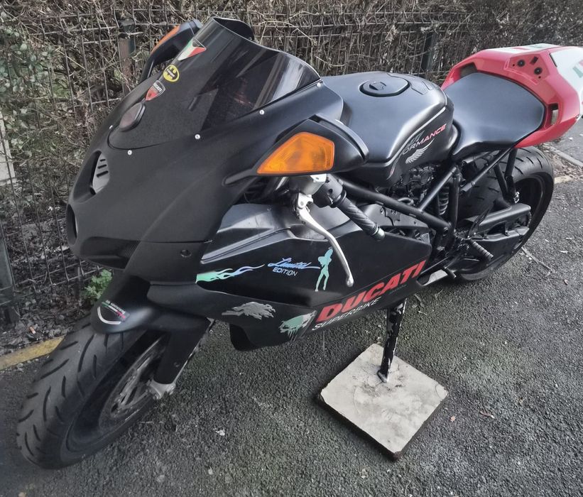 Vând motocicleta DUCATI