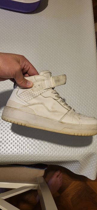 Кроссовки молодежные.