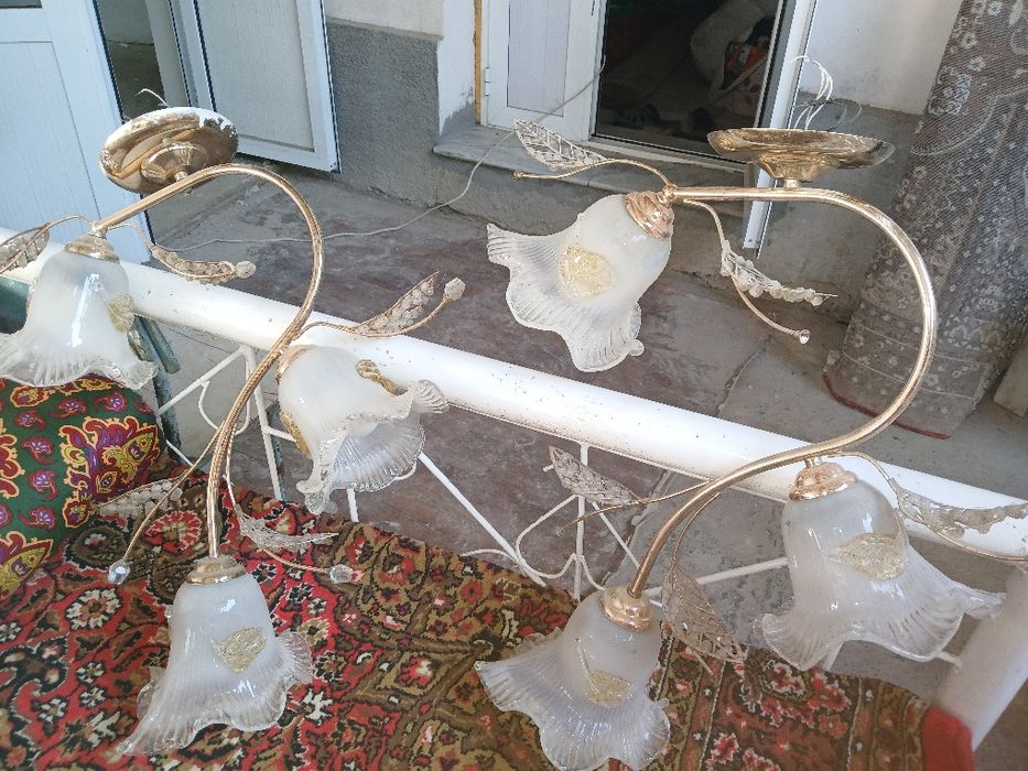 Продаётся люстра