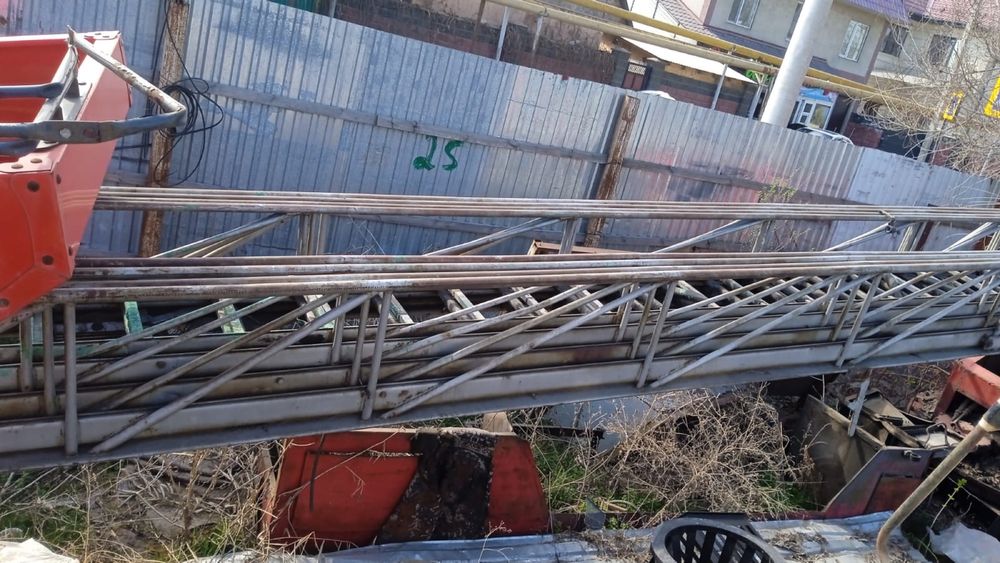 Зил -131 трех мостовый автовышка АГП-32 м