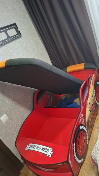 Кровать-машинка, детская б/у