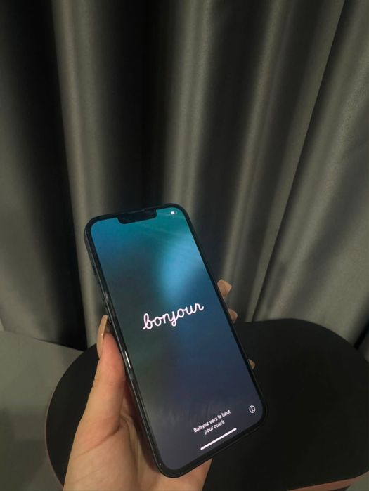 Продам Iphone 13