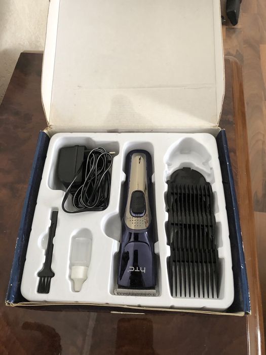 Машинка для стрижки волос.