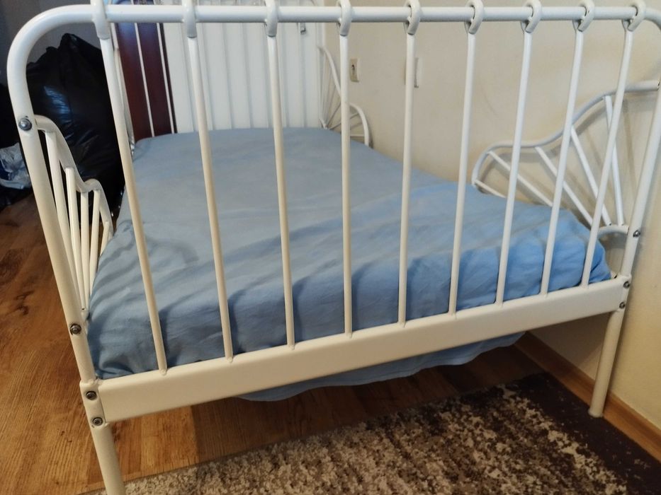Разтегателно детско легло Икеа с матрак и подматрачна рамка