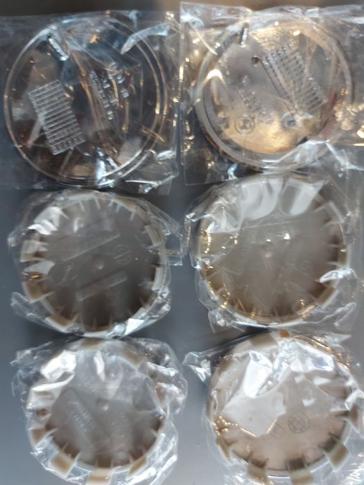 Черна емблема и капачки за BMW