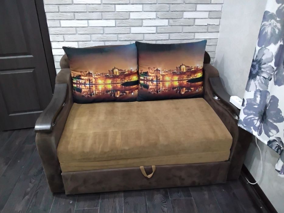 Продам мини диван и тумбочки