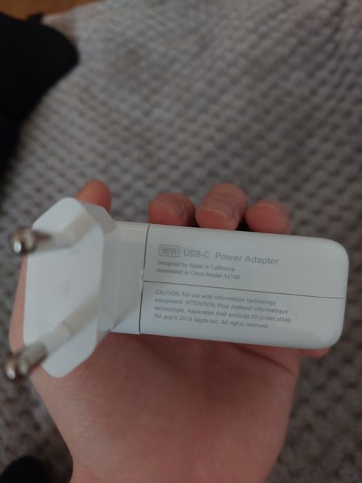 Încărcător Apple 96W USB-C (A2166) defect – Pentru piese / reparații