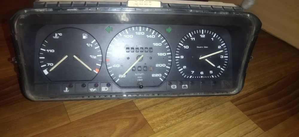 Щиток приборов т4