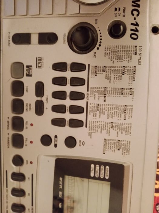 Синтезатор MC-110