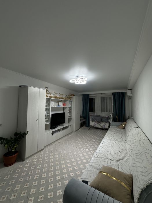 Уи сатылады 2 болме мебельмен бырге