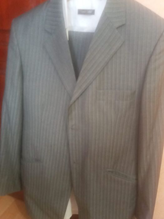 Продам мужские костюмы