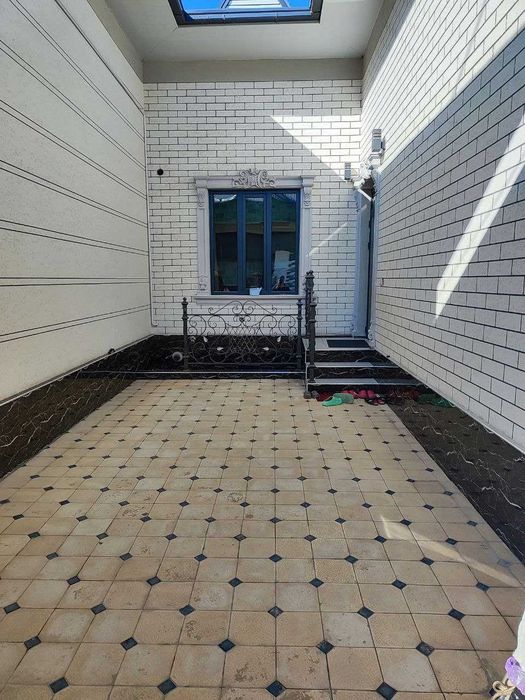 Сергели тум Хонобод Султонобод кучаси ховли сотилади. Нархи келишилади