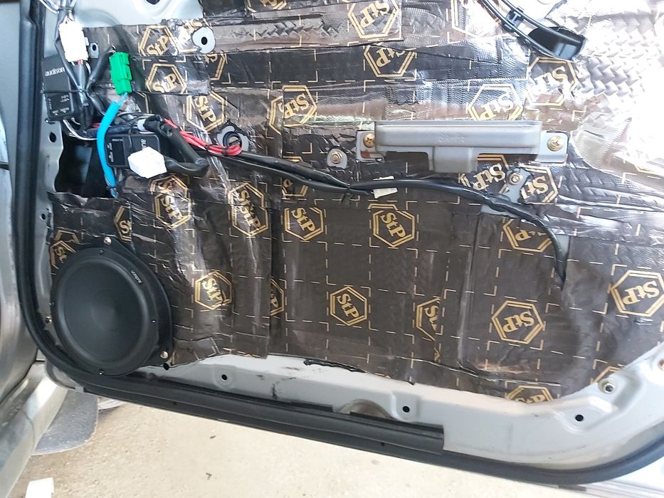 Insonorizare/Antifonare auto cu materiale premium