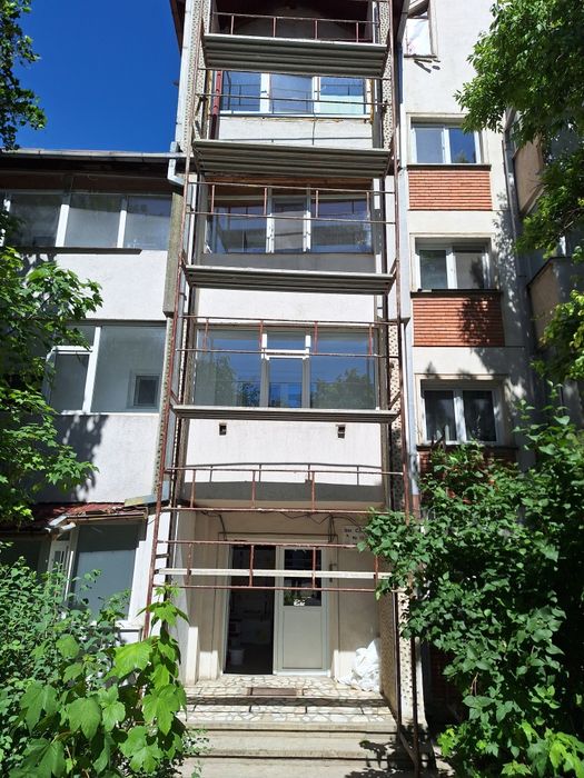 Executăm lucrări de construcții generale  deținem ,cofraje ,schela ,etc.