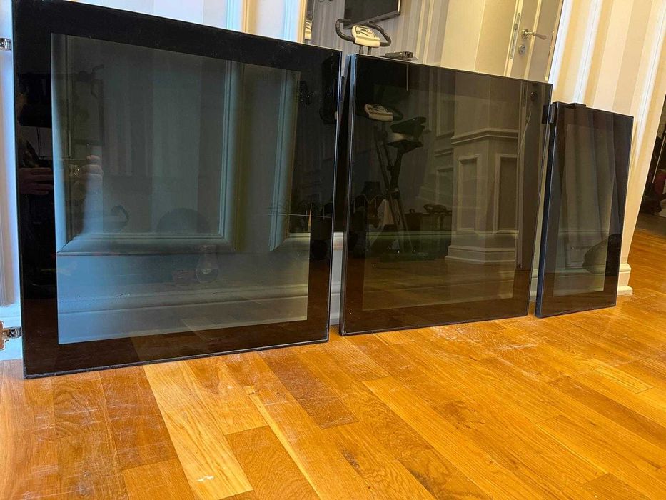Trei usi IKEA Besta Glassvik