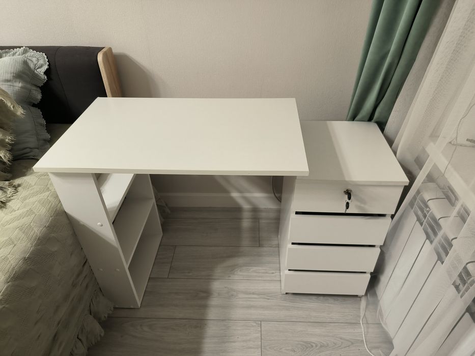 Продам стол письменный