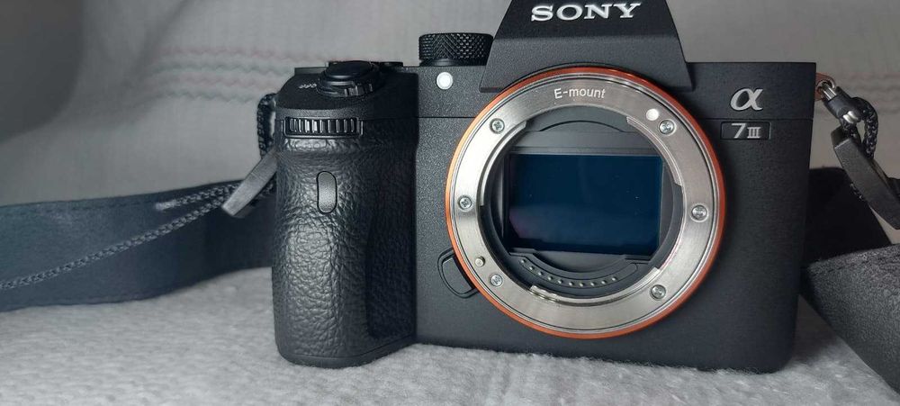 Aparat foto Sony A7III