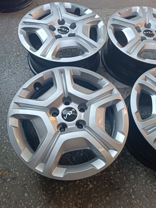 Kia Sonet yengi R 16 diska+kalpaki bn sotiladi obmen bor