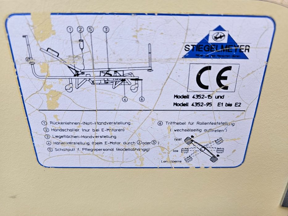 Pat medical cu reglaj mecanic pentru spătar și înalțime