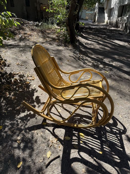 Креслокачалка из чистого дерева