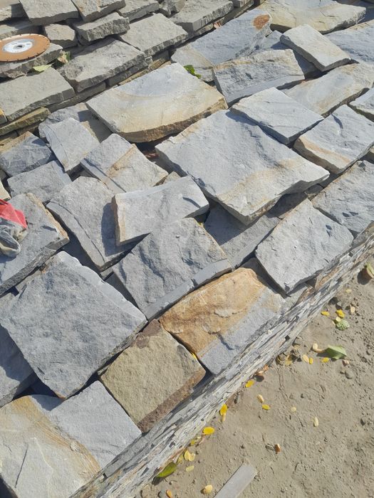 Piatra naturala ornamentala de Slanic pentru placari