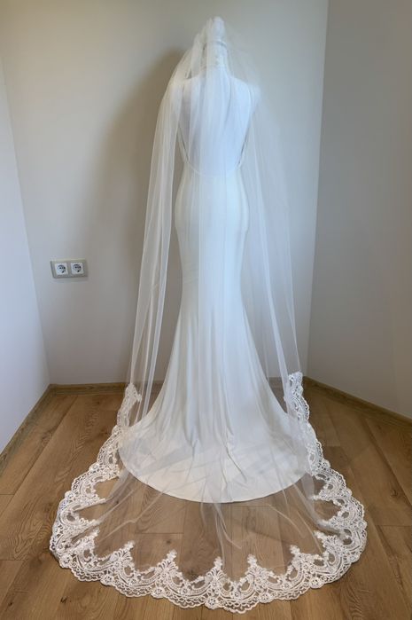 Сватбена рокля тип русалка с гол гръб-размер С/М-еластична