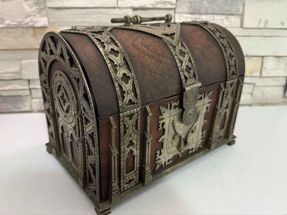 Caseta ornamentata veche /bijuterii/accesorii