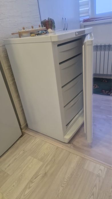 Продам морозильник
