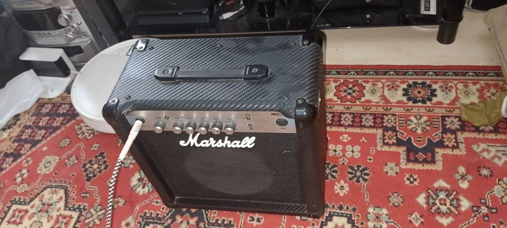 Продам комбо усилитель звука marhsall mg15cf
