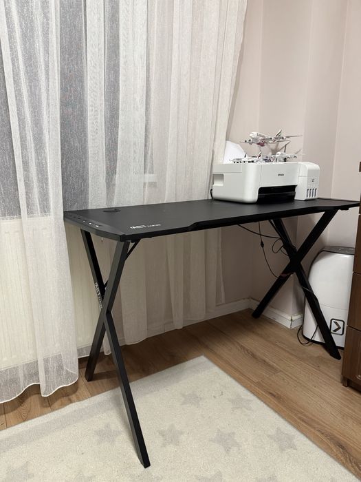 Birou gaming cu telecomanda