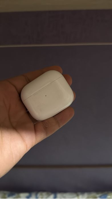 Продам оригинал кейс airpods 3